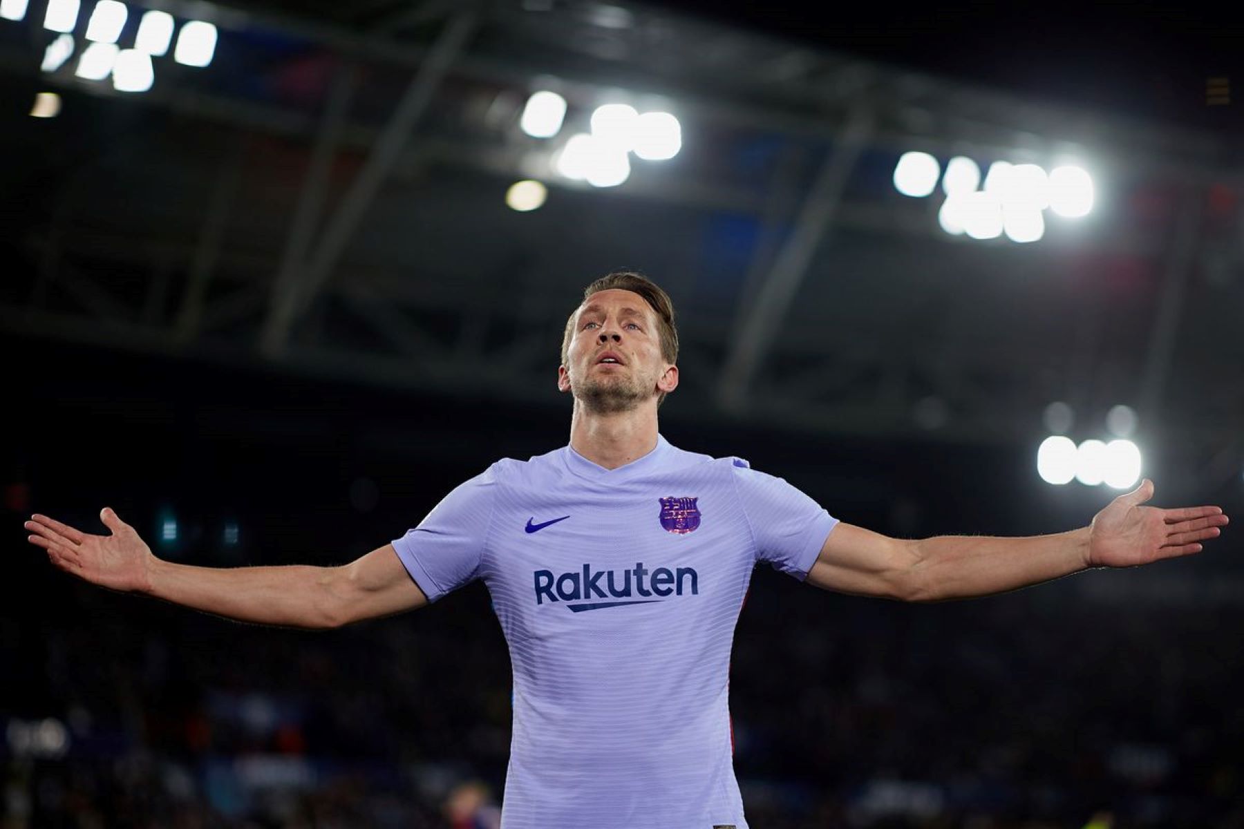 O Ντε Γιονγκ κάνει την ανατροπή και παραμένει στην Μπαρτσελόνα