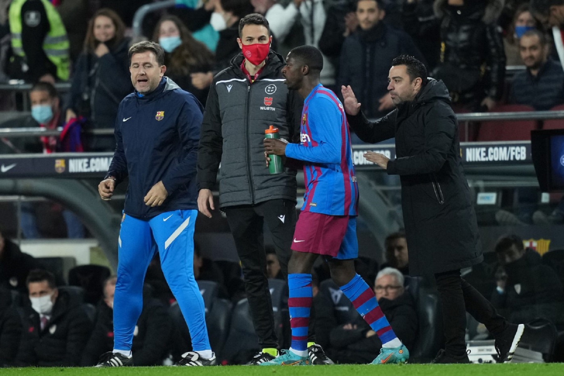 Ο Τσάβι «ψήνει» με κάθε τρόπο τον Ντεμπελέ να μείνει!