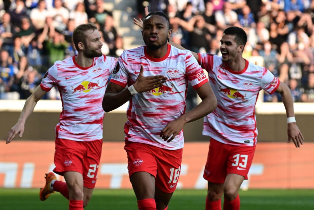 Έτσι, όπως «πυροβολάει», έτσι… πουλάει ο Ενκουκού! (vid)