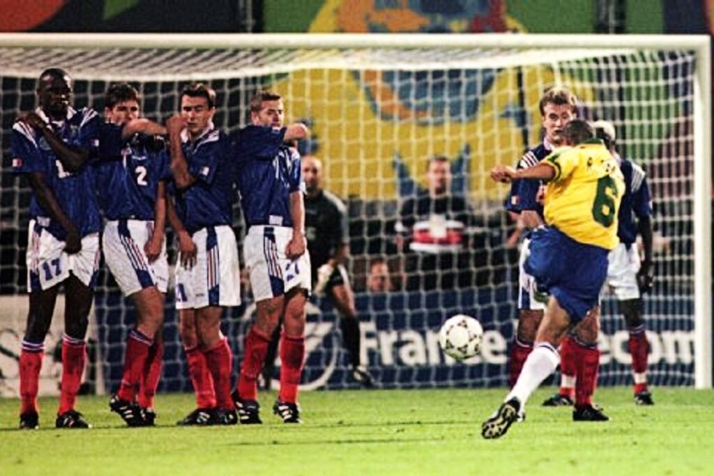 Το γκολ – μύθος του Ρομπέρτο Κάρλος δεν θα είχε μπει χωρίς τον «στρατηγό άνεμο»