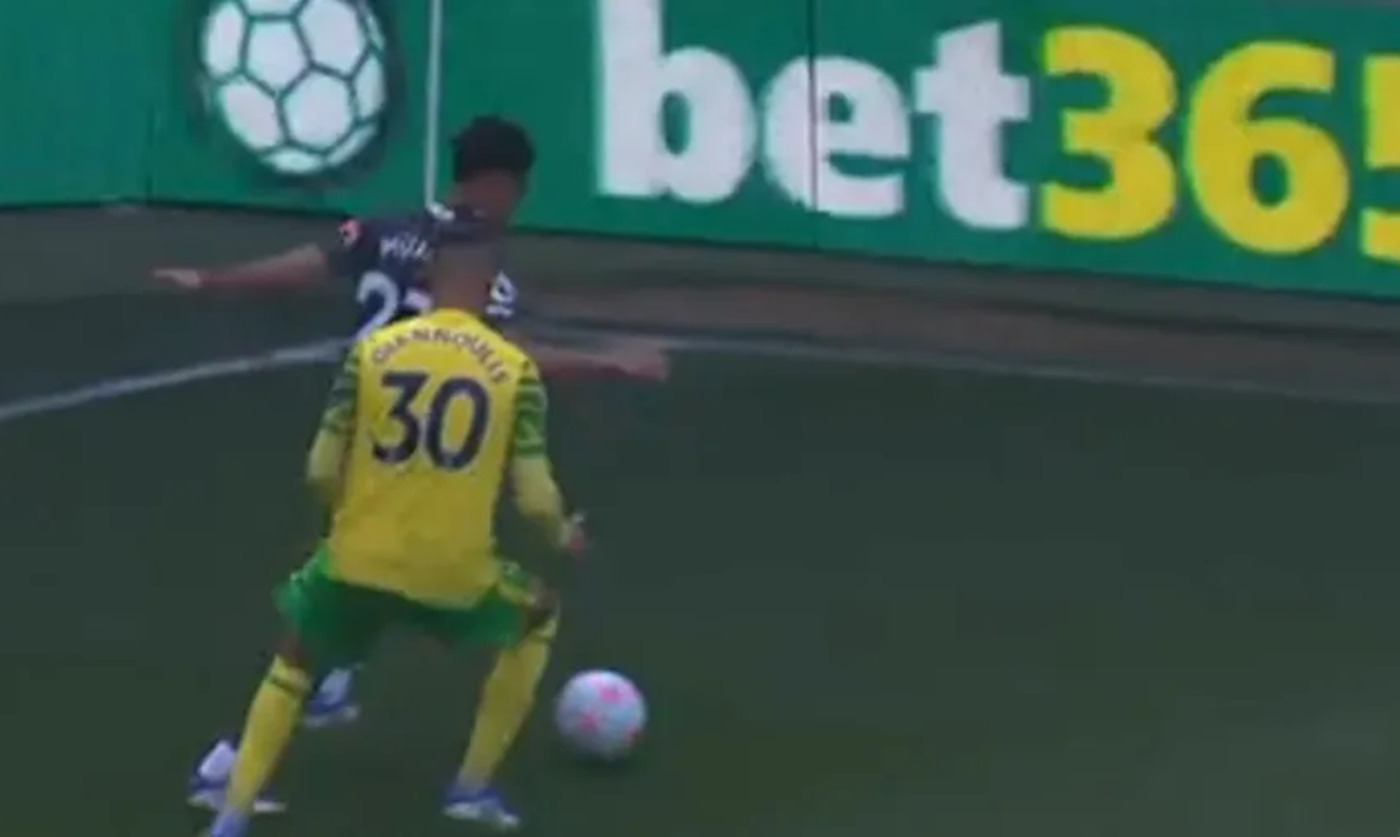 Παίκτης της Νιούκαστλ έκανε… ρόμπα τον Γιαννούλη με την «ποδιά» του! (vid)