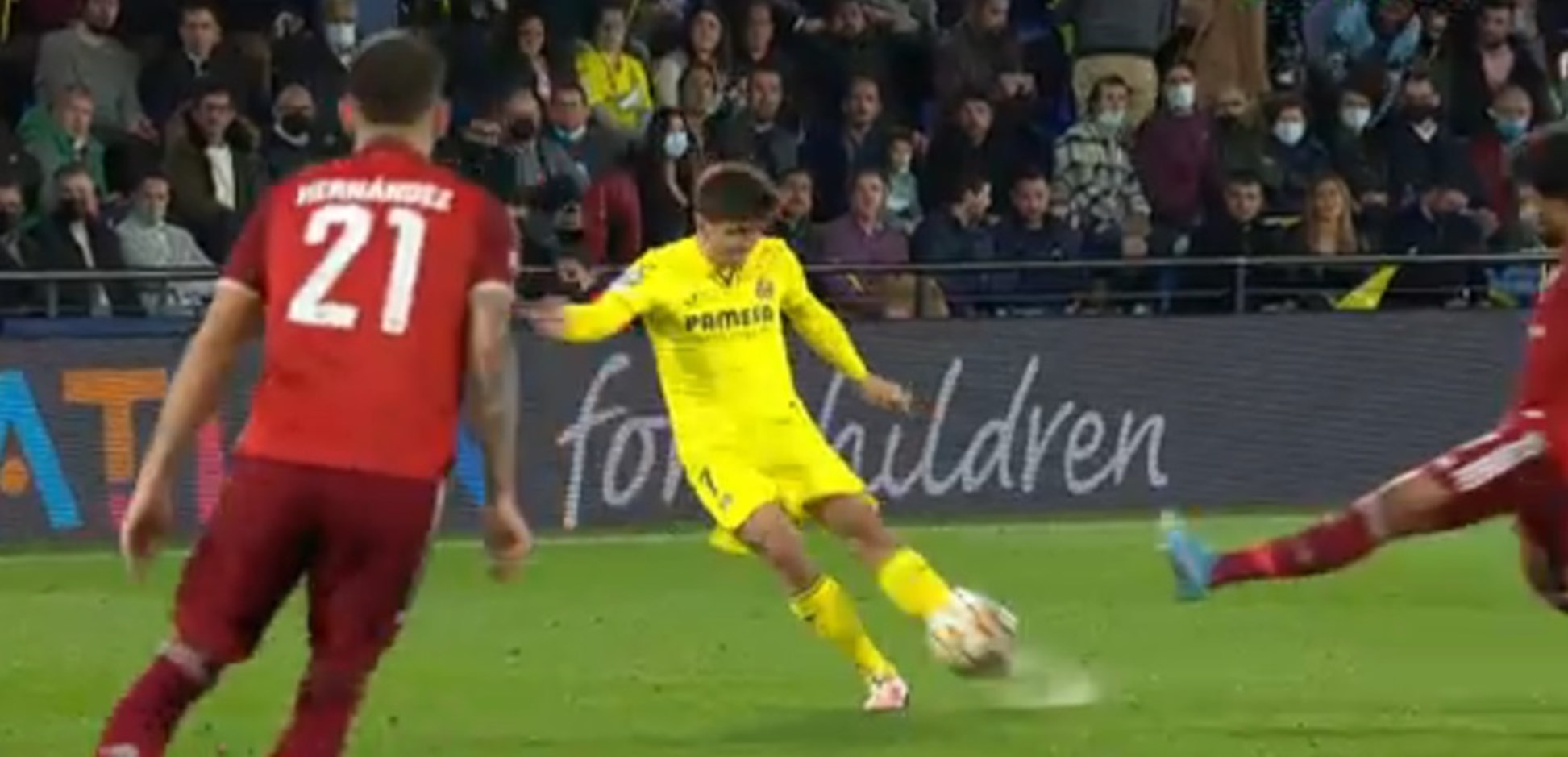 Η «τορπίλη» του Μορένο τράνταξε το δοκάρι της Μπάγερν! (vid)