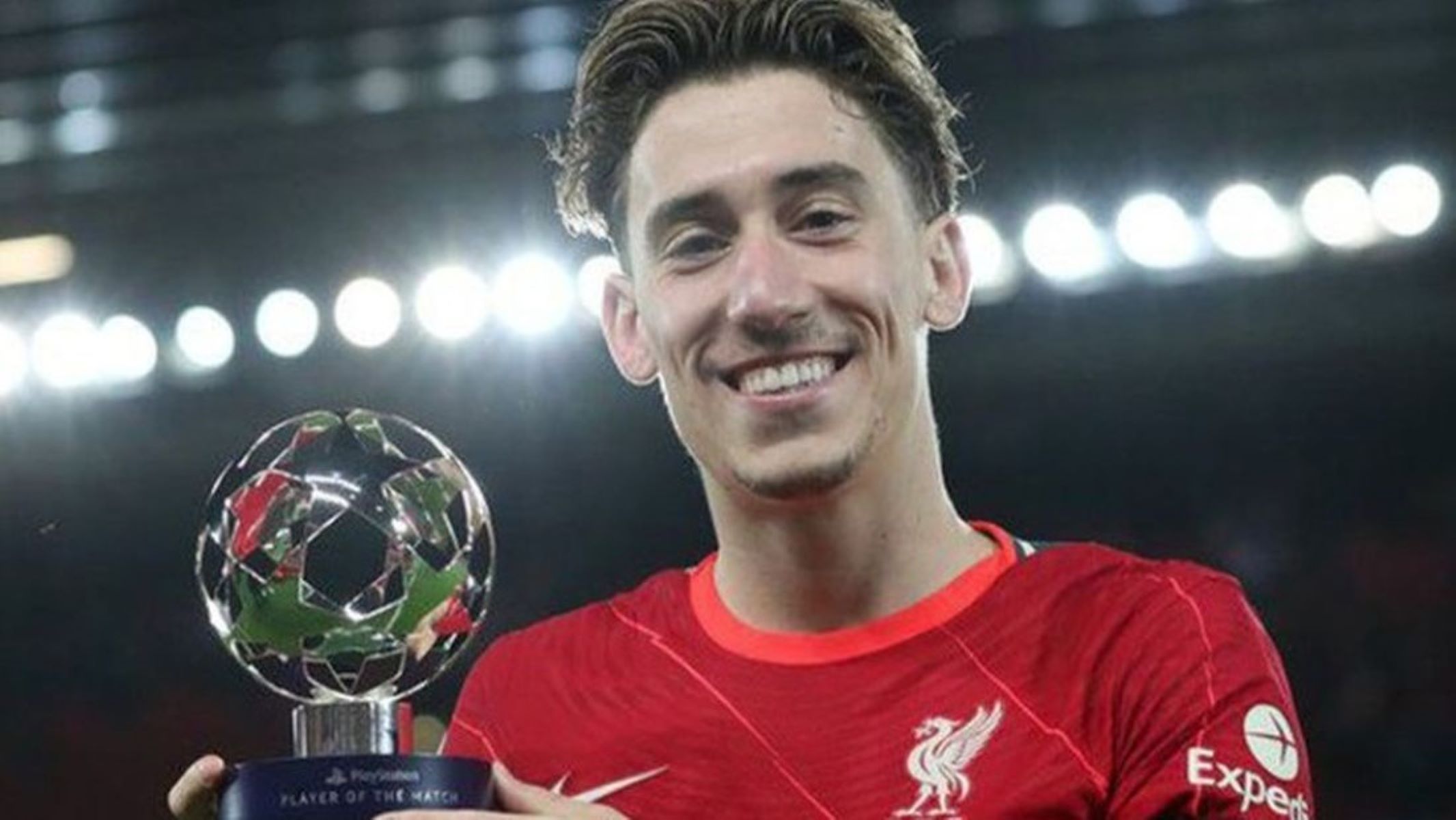 Κώστας Τσιμίκας: Μάγεψε κόντρα στην Μπενφίκα και σήκωσε το πρώτο του βραβείο (vid)