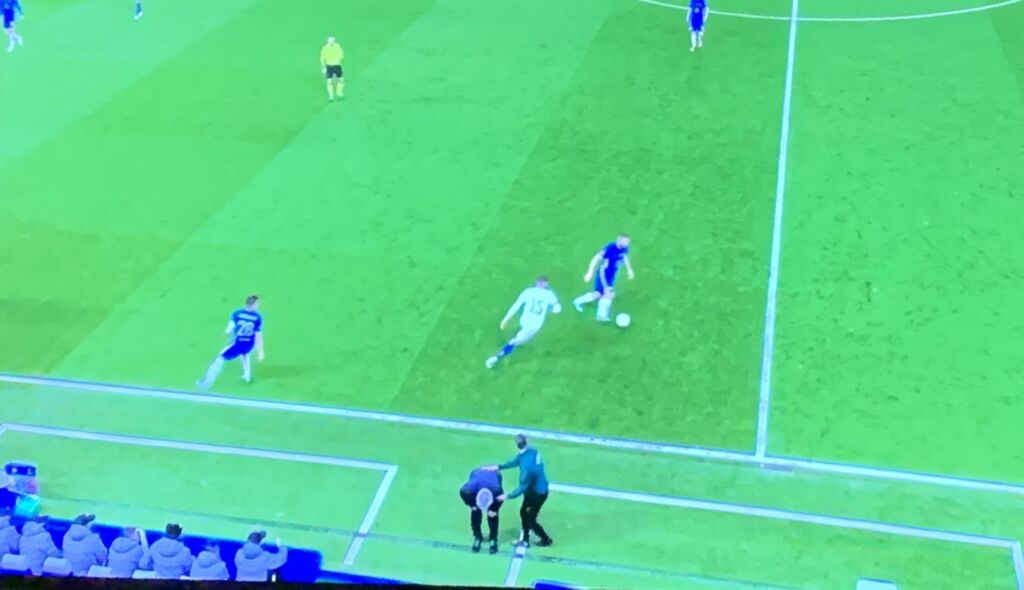 Κλάμα! Ο Βαλβέρδε έβγαλε νοκ-άουτ τον Αντσελότι ο οποίος… ζαλίστηκε (vid)