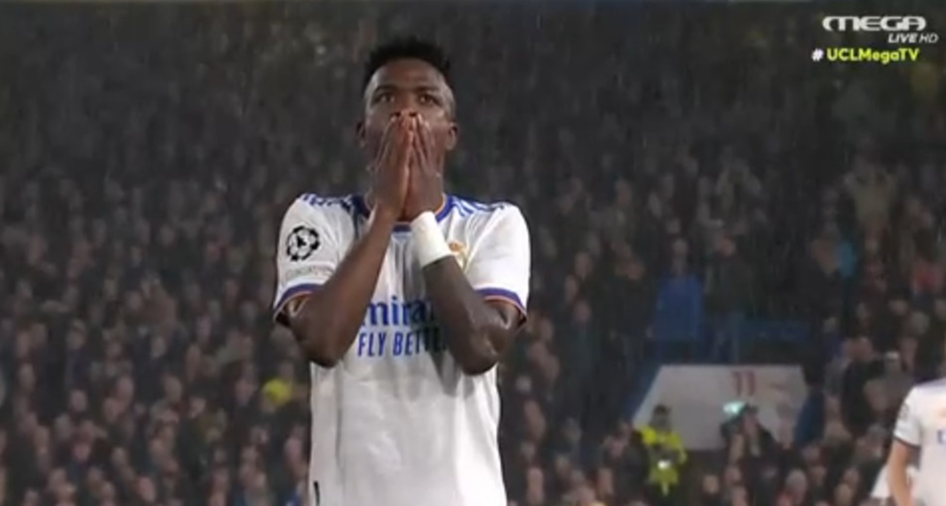 Χορεύει στη βροχή η Ρεάλ: μαγικό «τακουνάκι» ο Μπενζεμά, δοκάρι ο Βινίσιους! (vid)