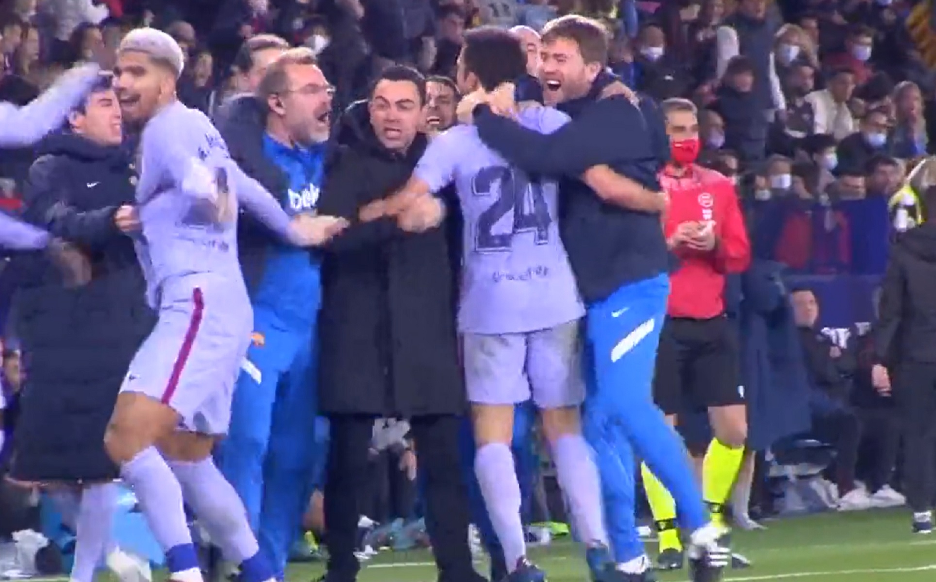 Ο Τσάβι… ξέσπασε με λύσσα στο γκολ του Ντε Γιονγκ (vid)