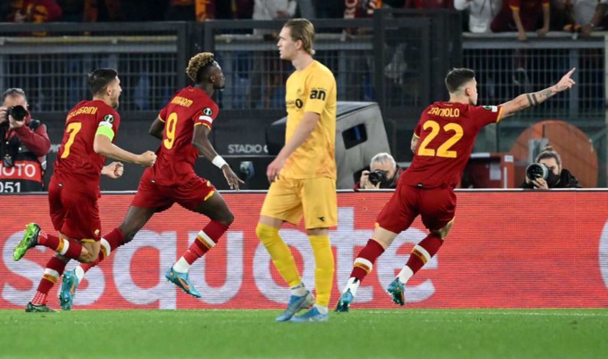 Ο Τζανιόλo πυροβολεί δίχως έλεος την Μπόντο Γκλιμτ (vid)