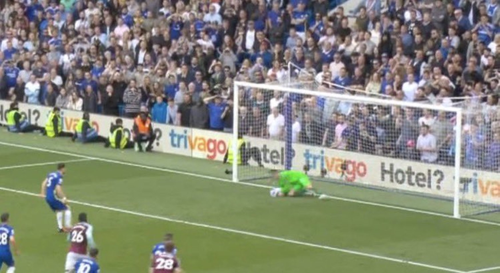 Πέναλτι για… κλάματα από τον σπεσιαλίστα Ζορζίνιο! (vid)