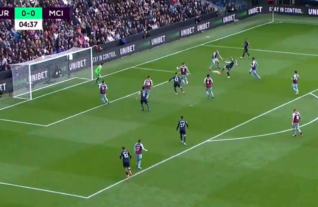 Το «κόλλησε» με τη… σέντρα ο Ντε Μπρούιν (vid)