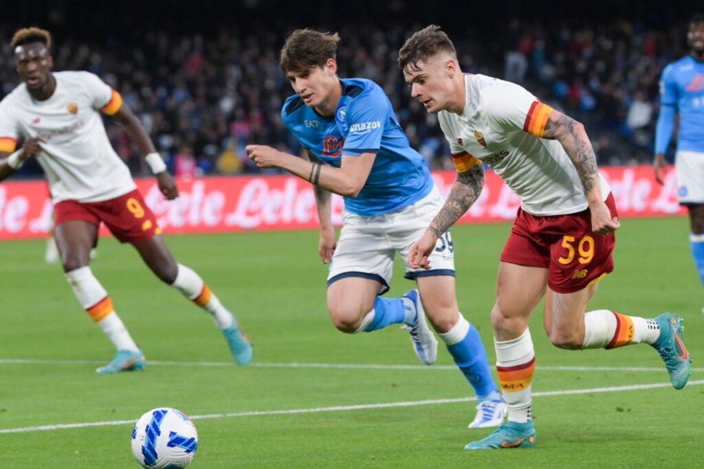 Το τρένο της Ρόμα έθεσε εκτός τροχιάς τίτλου τη Νάπολι (vid)