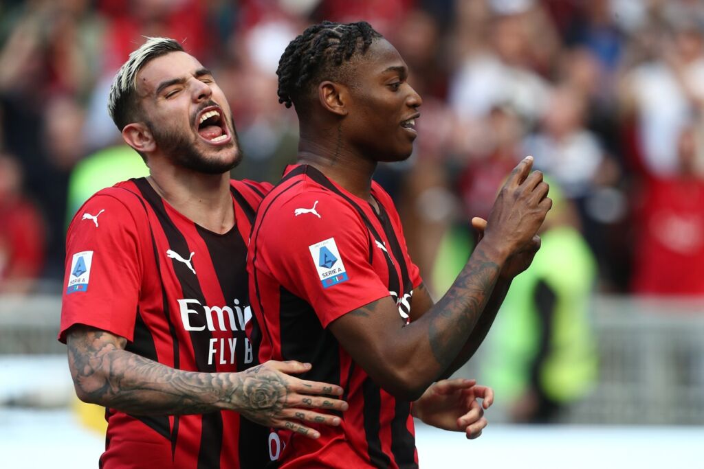 Με ήρωα Λεάο η Μίλαν διατηρείται στο μονοπάτι του τίτλου! (vid)