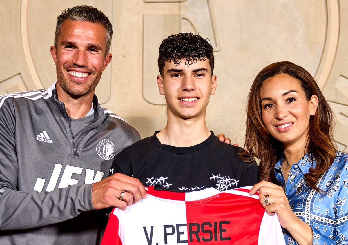 Επαγγελματίας ο γιος του Φαν Πέρσι – Υπέγραψε στη Φέγενορντ! (pics)