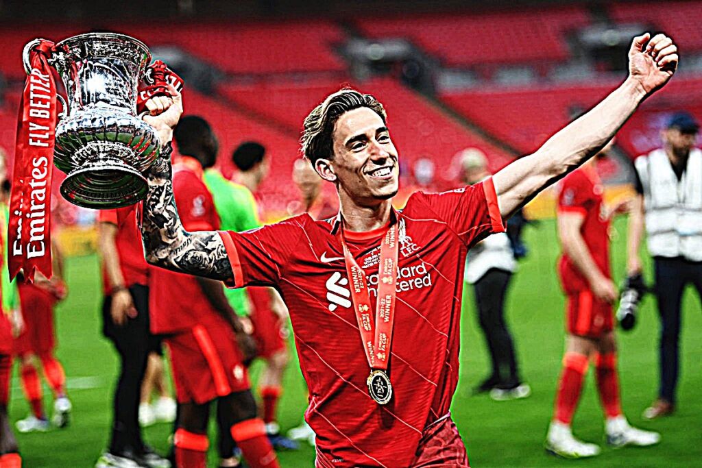 Ο Κώστας Τσιμίκας έκανε συνήθεια να τρυπάει το ταβάνι του!