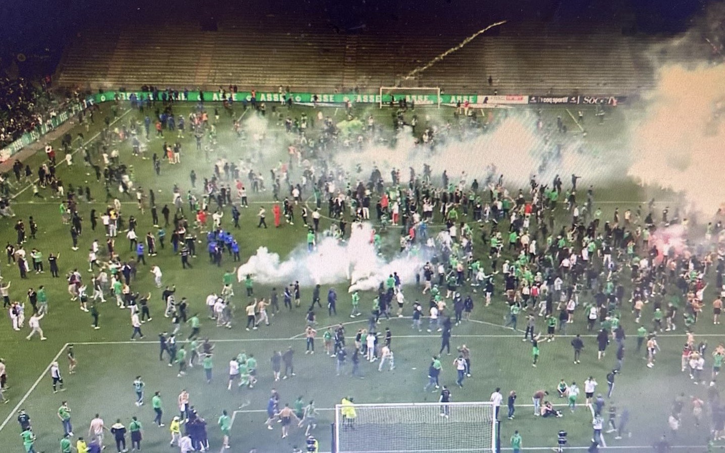 Υποβιβάστηκε η Σεντ Ετιέν – Τα έκαναν λαμπόγιαλο στο «Ζοφρουά Γκισάρ»! (vid)