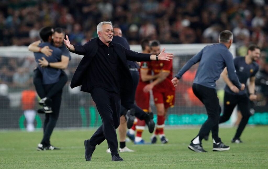 Τρελάθηκε στους πανηγυρισμούς ο Μουρίνιο: Έκανε σαν μικρό παιδί! (vids)