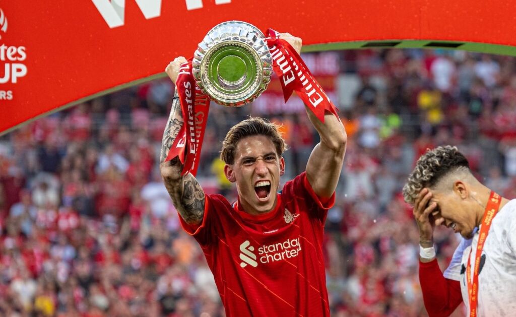 Συγκινεί ο Τσιμίκας: «Θέλω να κάνω το παιδικό μου όνειρο πραγματικότητα» (vid)