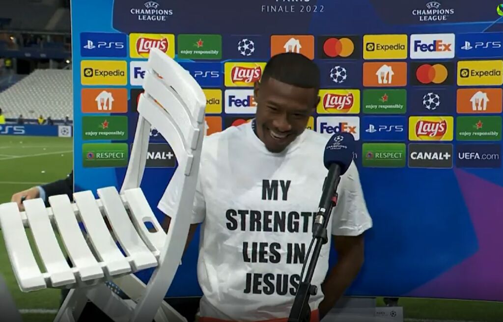 Δημοσιογράφος έδωσε στον Αλάμπα την καρέκλα που… έγινε λατρεία (vid)