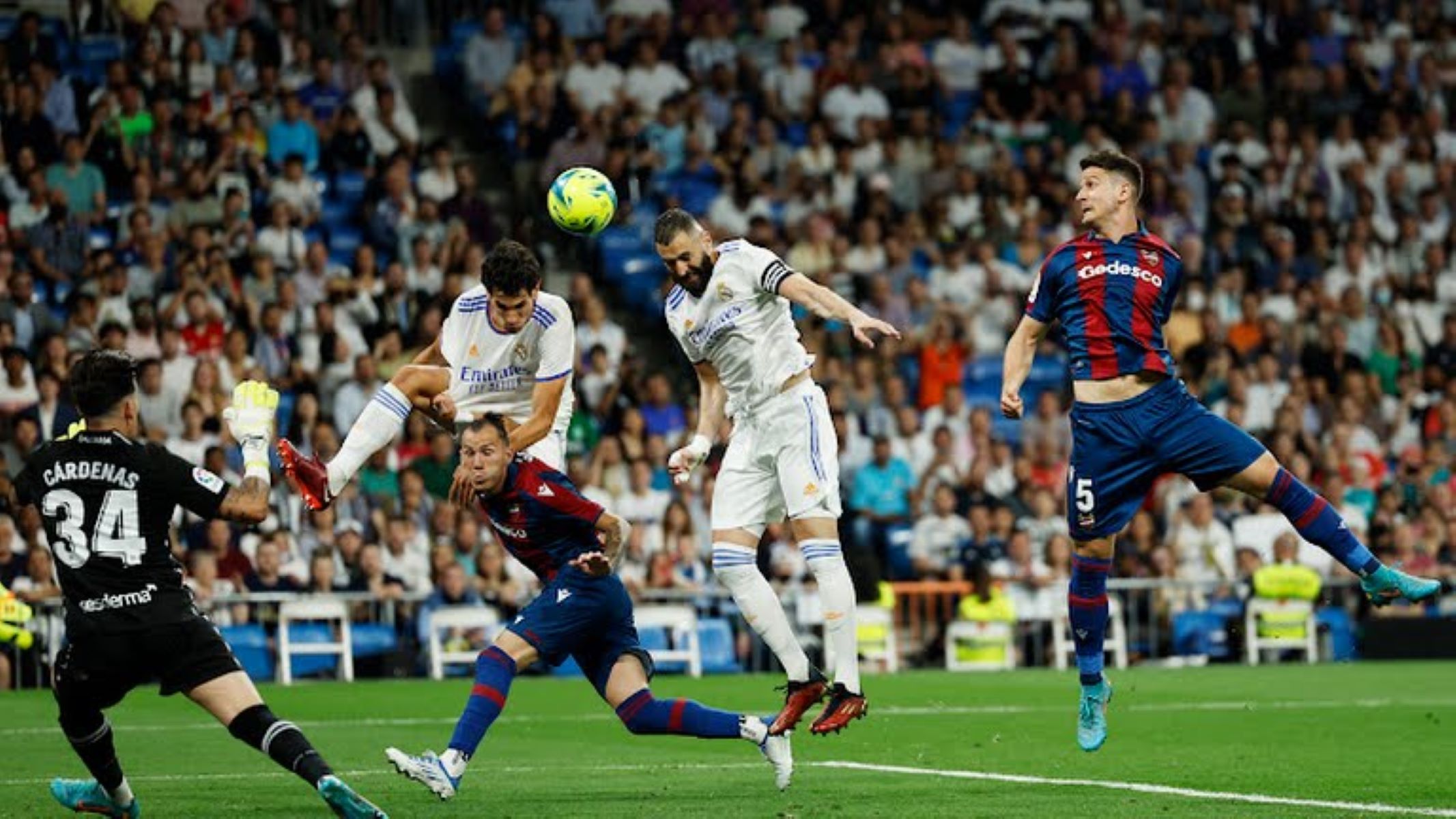 Γράφει ιστορία ο Μπενζεμά – Έπιασε τον Ραούλ στο σκοράρισμα (vid)