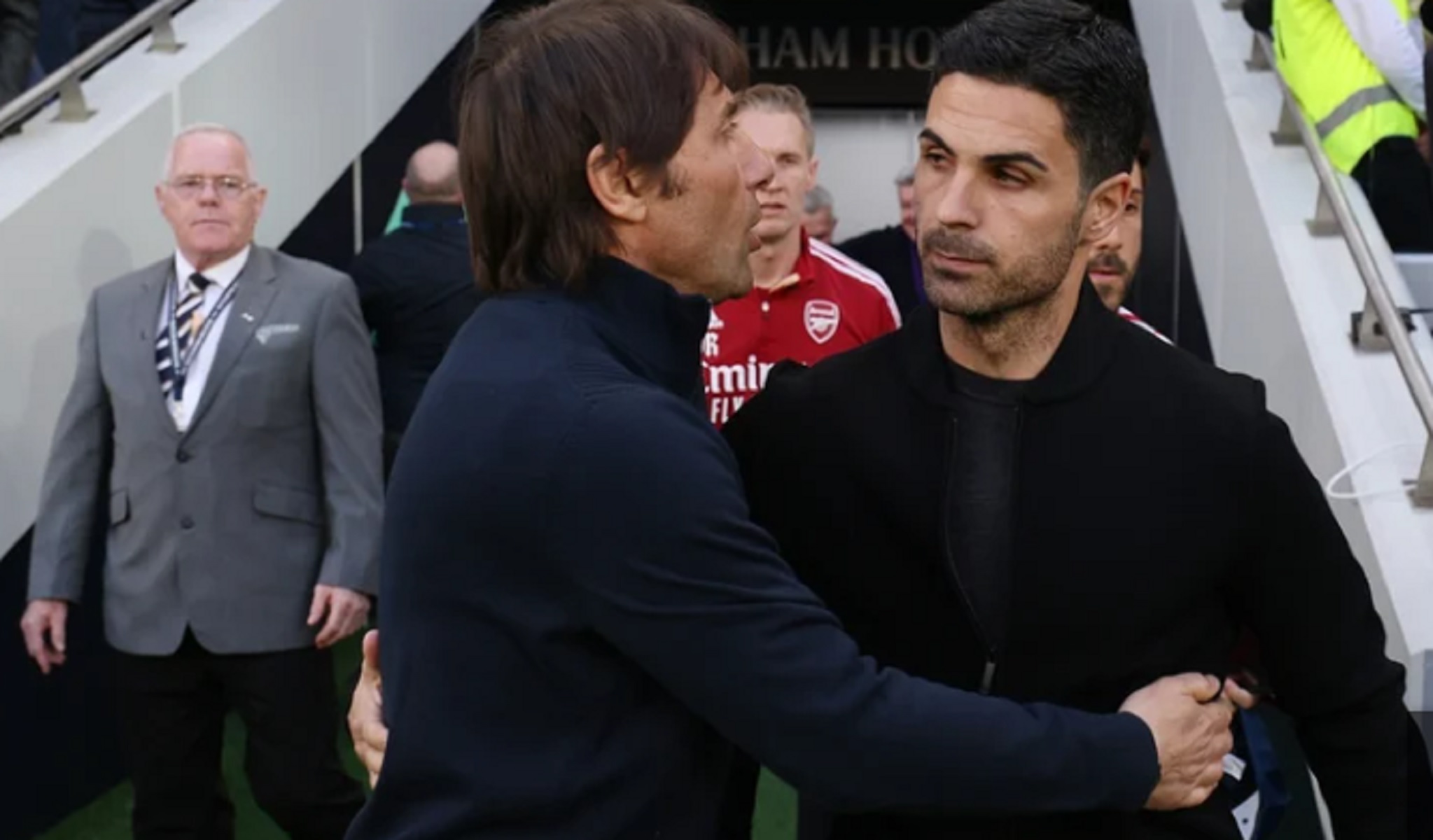 O Κόντε προέτρεψε τον Αρτέτα να μην… κλαψουρίζει για τη διαιτησία