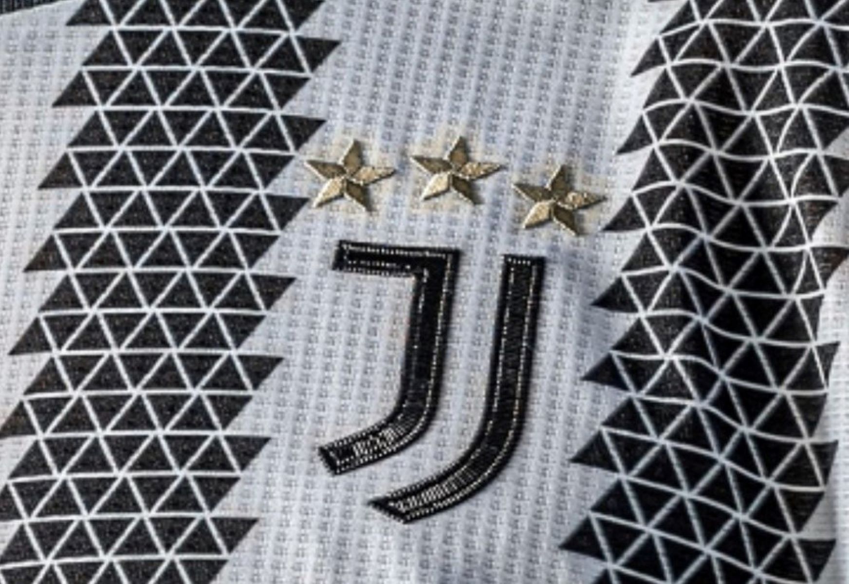 Η νέα εμφάνιση της Γιουβέντους και «τρελές» ρίγες έχει και Μοράτα αλλά και Κιελίνι (pics)