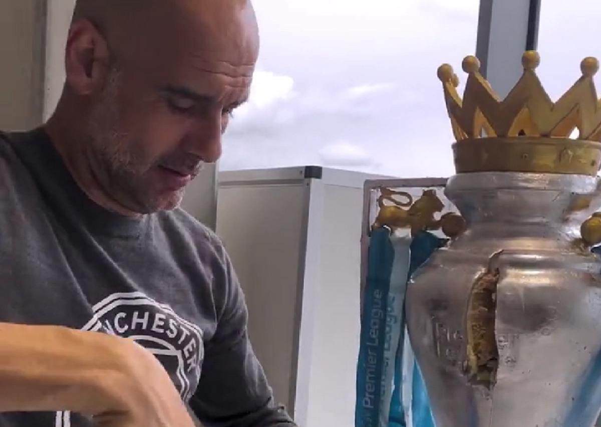 Έγινε… κέικ το τρόπαιο της Premier League! (vid)