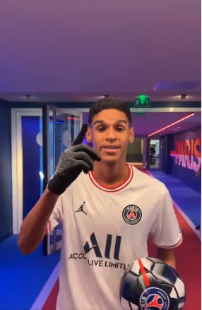 Η Παρί πιστεύει πολύ στα social media και στη δύναμή τους!