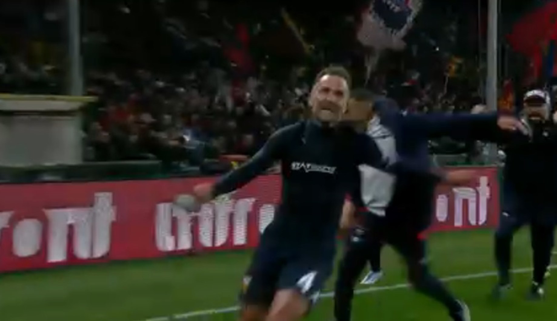 Μία σκηνή παραφροσύνης: Ο Κρίσιτο κάνει το 2-1 στο 96′ και ακολουθεί… χάος! (vid)