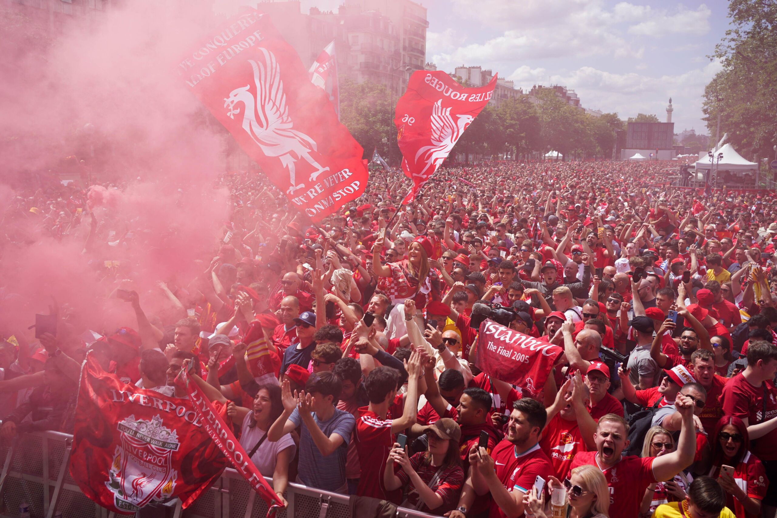 Οι οπαδοί της Λίβερπουλ «κατέκτησαν» το Παρίσι! (vid)