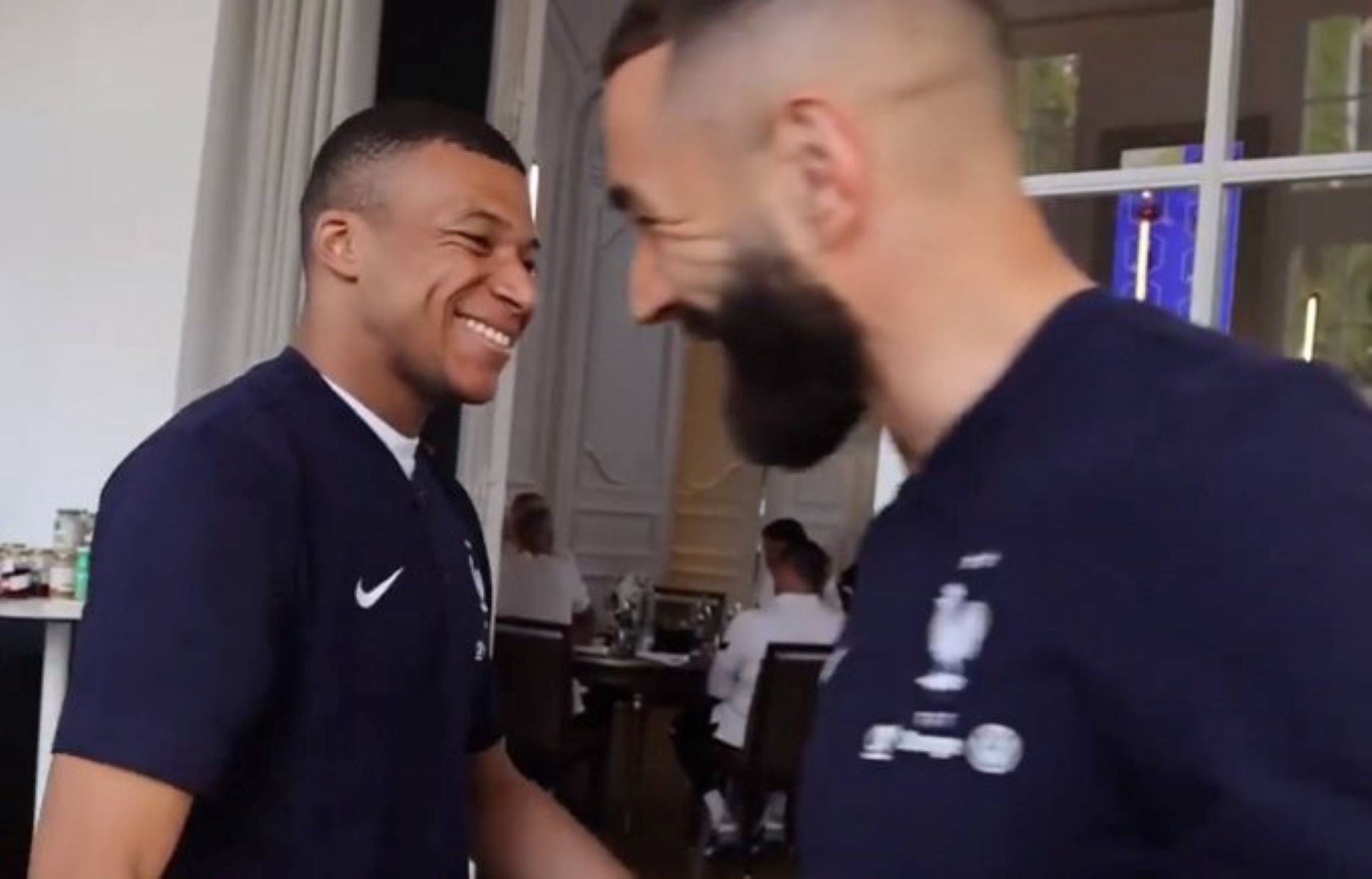 Μπαπέ και «Τρικολόρ» υποκλίθηκαν στο μεγαλείο του Μπενζεμά (vid)