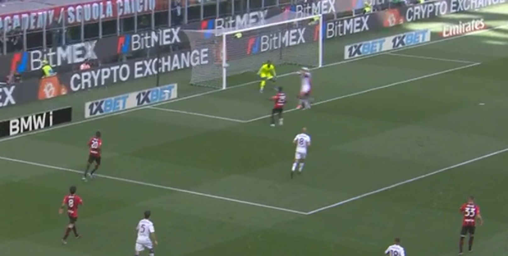 O Μενιάν έδειξε σε όλη την Ιταλία ότι έχει χέρια… τανάλιες! (vid)