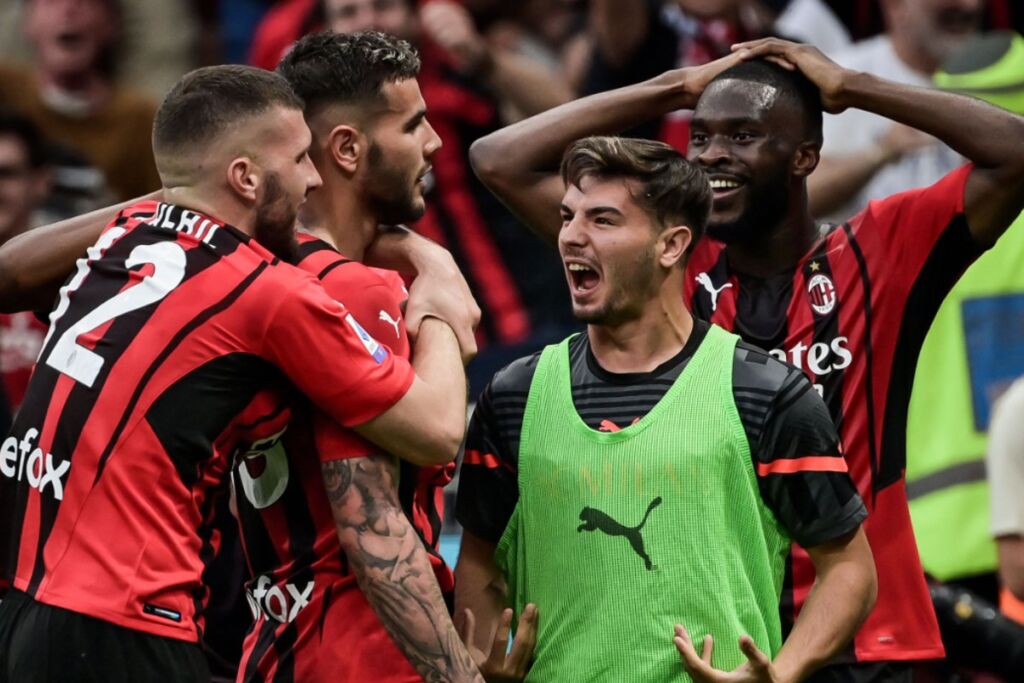 Η Μίλαν δεν χαρίζει και την κούπα της Serie A αγγίζει! (vid)