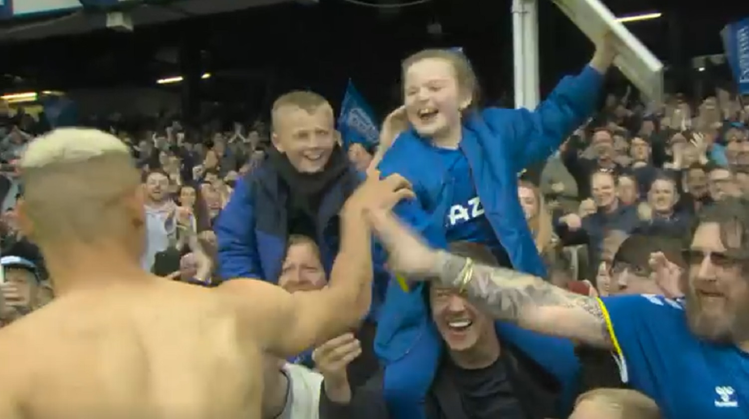 Ο Ριτσάρλισον έδωσε σε πιτσιρίκα το καλύτερο δώρο που θα μπορούσε! (vid)