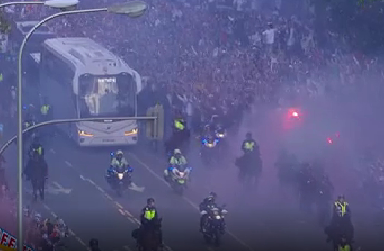 Λαοθάλασσα έξω από το «Μπερναμπεόυ» για την αποστολή της Ρεάλ (vid)