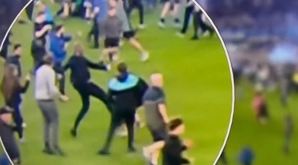 O Βιεϊρά κλώτσησε οπαδό της Έβερτον και τώρα… τρέχει και δεv φθάνει (vid)
