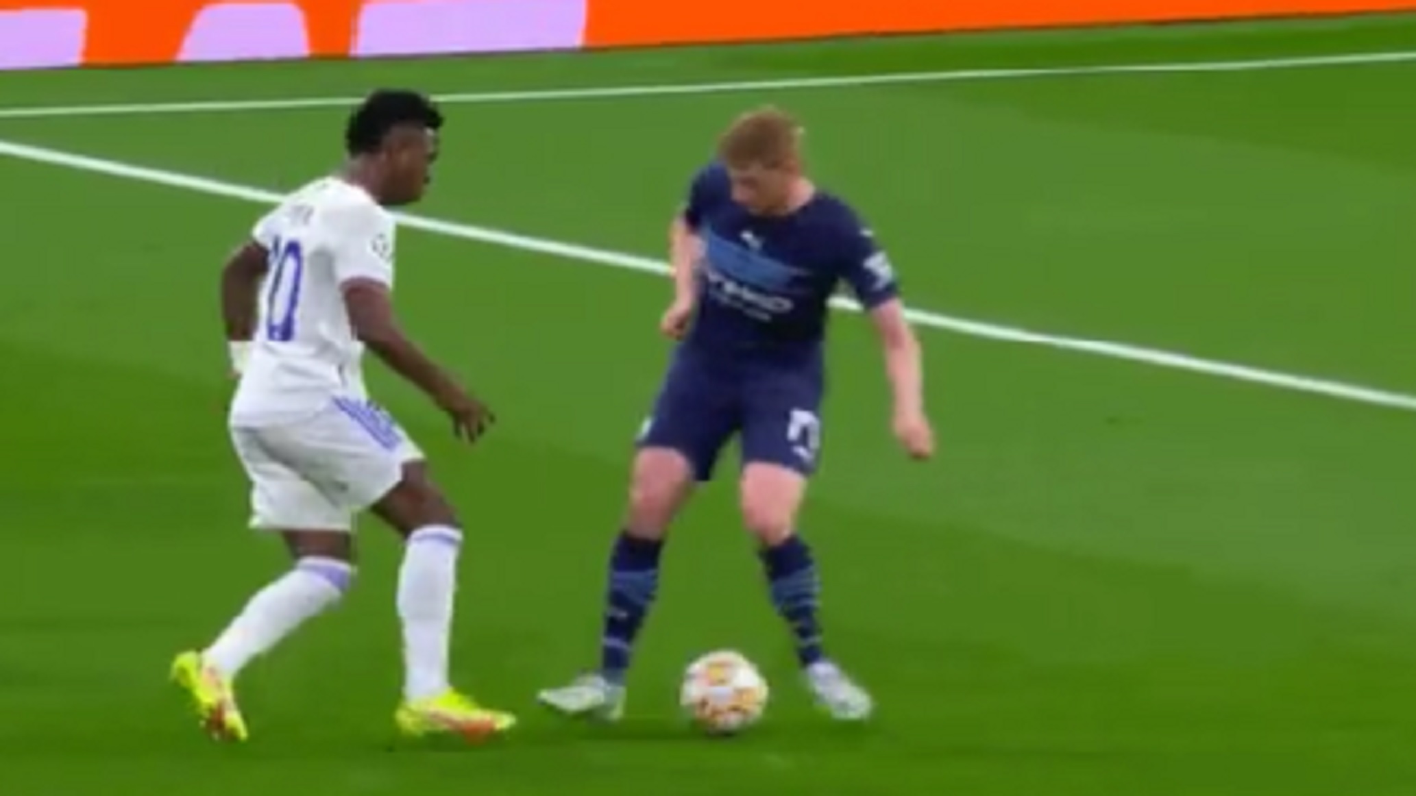 «Άρρωστη» διπλή ποδιά σε Ντε Μπρούιν – Ρόντρι από Βινίσιους (vid)