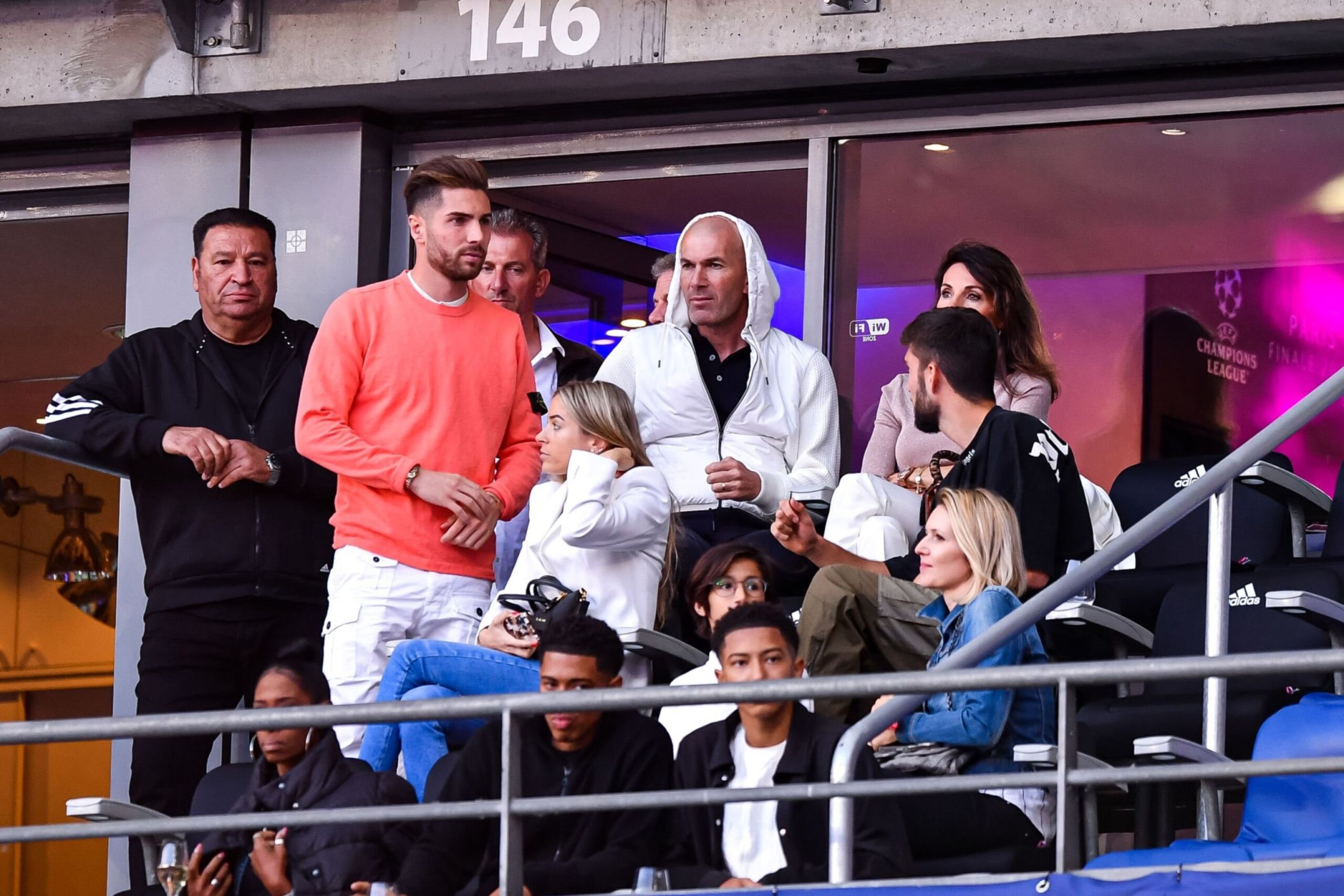 Στα… καρφιά ο Ζιντάν για χάρη της Ρεάλ! (pics)