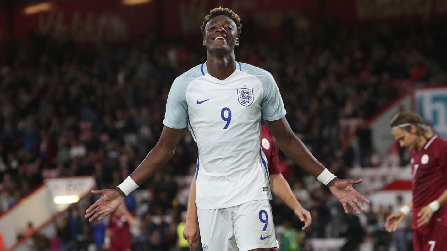 Κλάμα με τον Έιμπραχαμ! Έφαγε επική… σαβούρα ενώ έκανε “κόλπα” (vid)