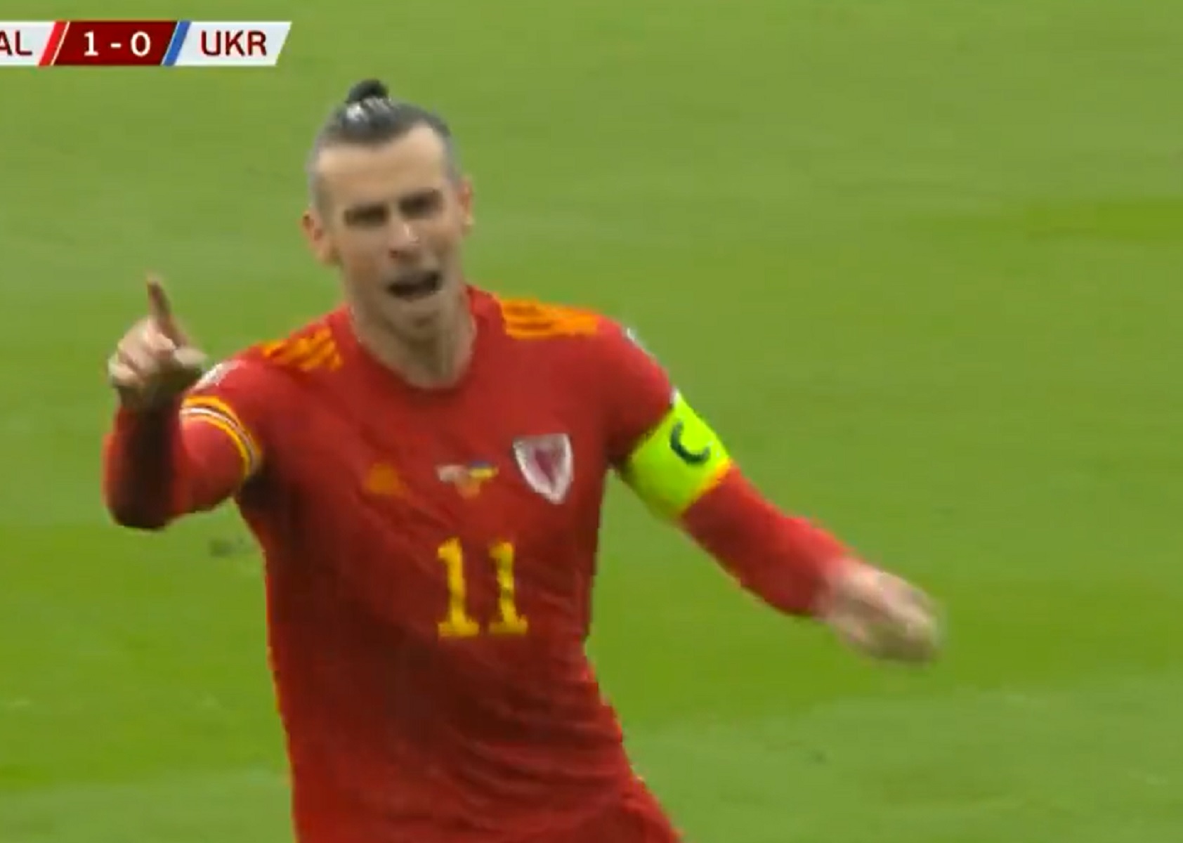 Τρέλα στο Κάρντιφ με τον αρχηγό Μπέιλ να «πληγώνει» την Ουκρανία (vid)