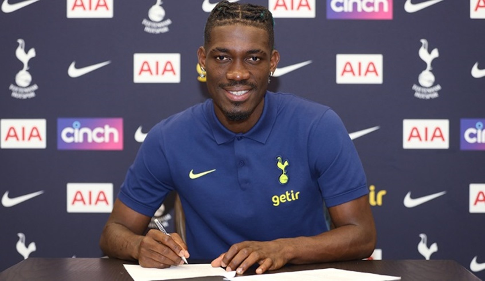 ΕΠΙΣΗΜΟ: Στην Τότεναμ το «πολυεργαλείο» που ήθελε όλη η Premier League!