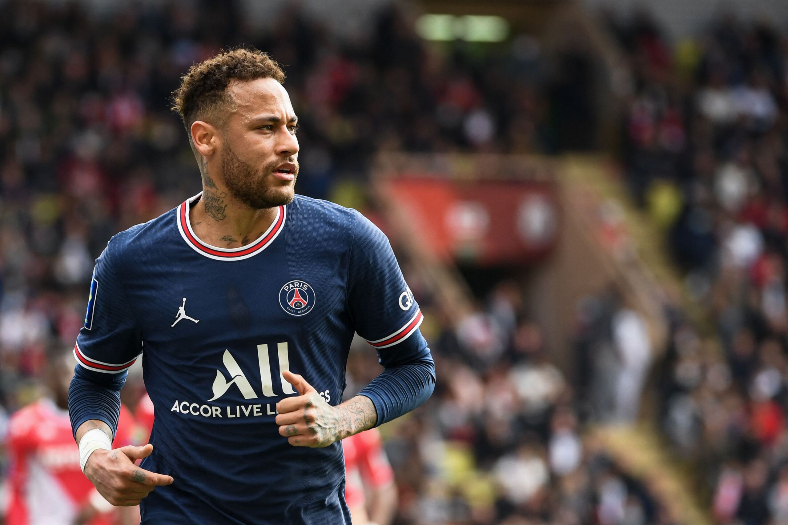 Ο Νεϊμάρ σκέφτεται να βγάλει τη φανέλα της Παρί…