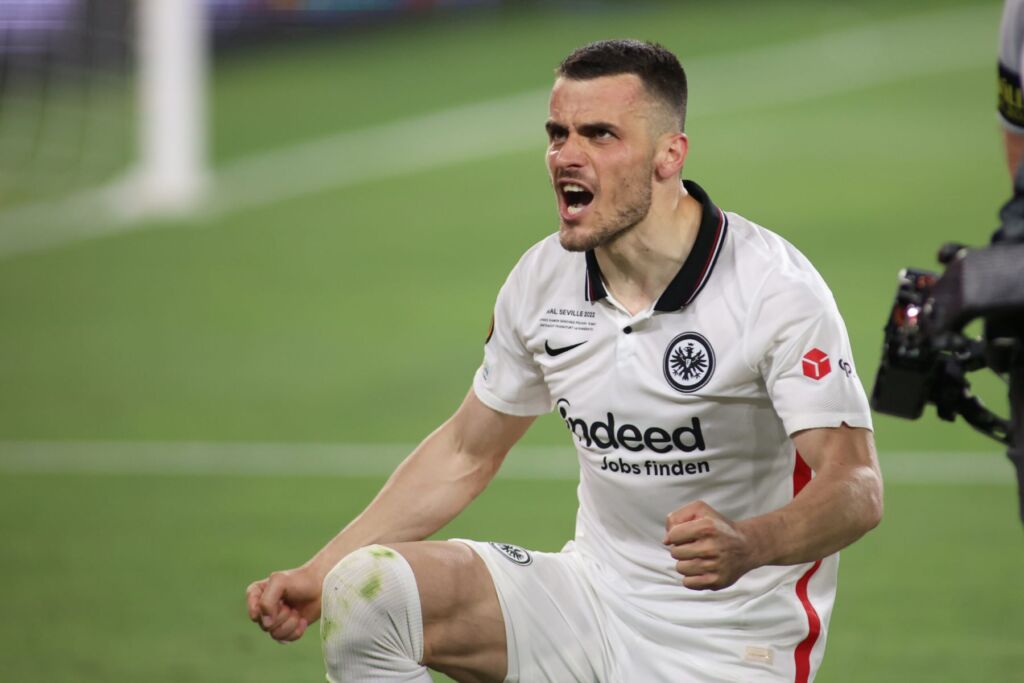 Επιμένει… σέρβικα η Γιουβέντους – Ντύνει και τον Κόστιτς στα «μπιανκονέρι»