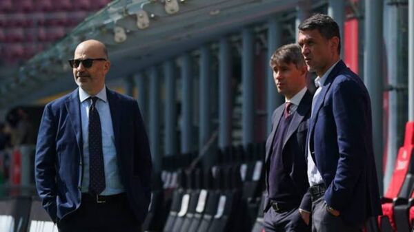 Αντριάνο Γκαλιάνι: Ακόμα είναι... κολλημένος με τη Μίλαν!