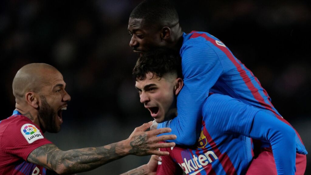 Άλλοι στις παραλίες και ο Πέδρι γίνεται «κτήνος» στο γυμναστήριο (vid)