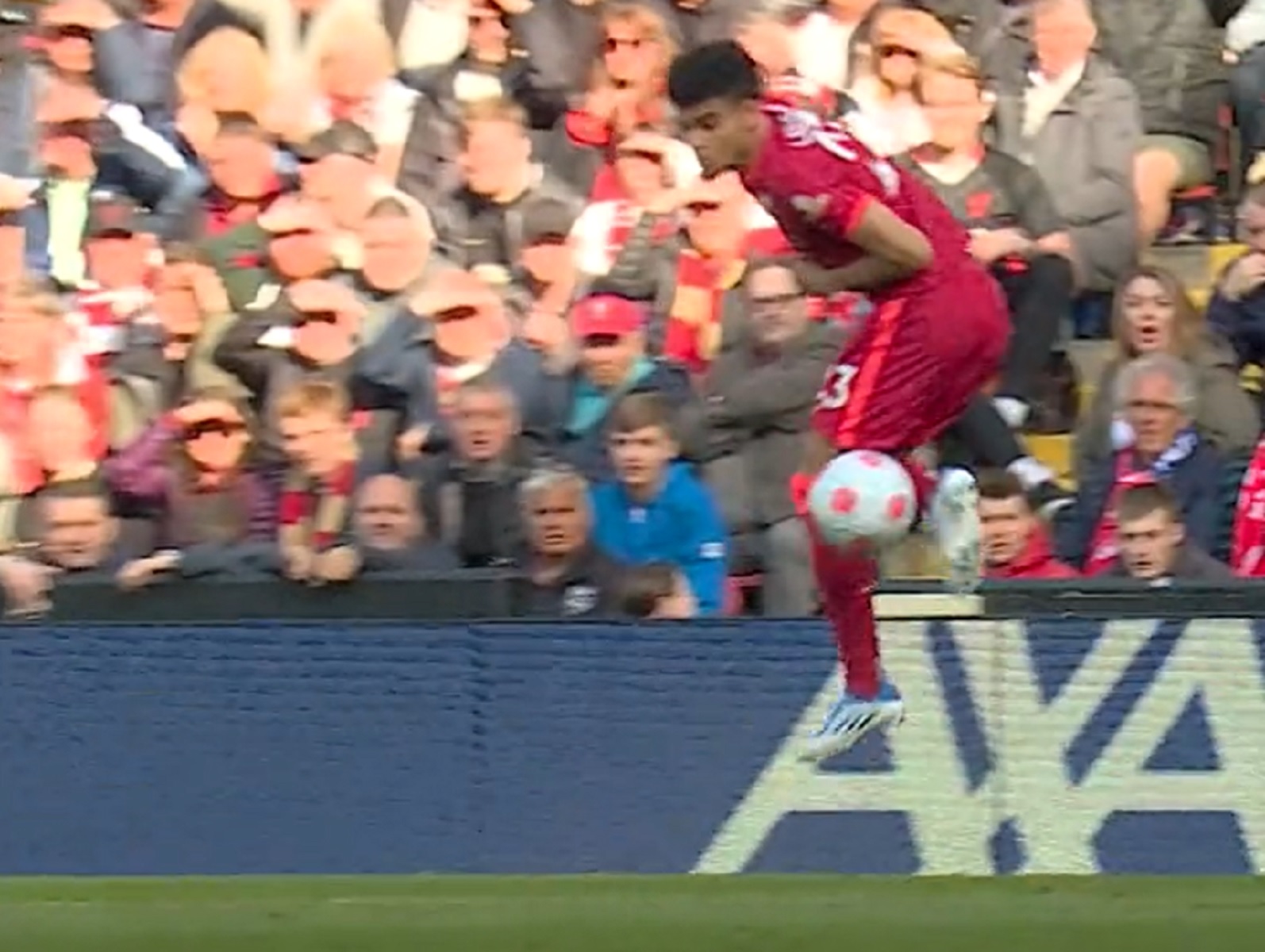 Όλες οι… σακούλες της φετινής Premier League σε ένα βίντεο (vid)