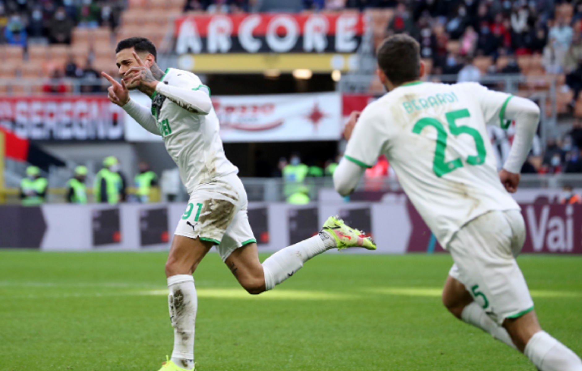 «Πόλεμος» για τον Σκαμάκα – Από τον Μπαπέ και τη Παρί… στην πρωταθλήτρια Μίλαν