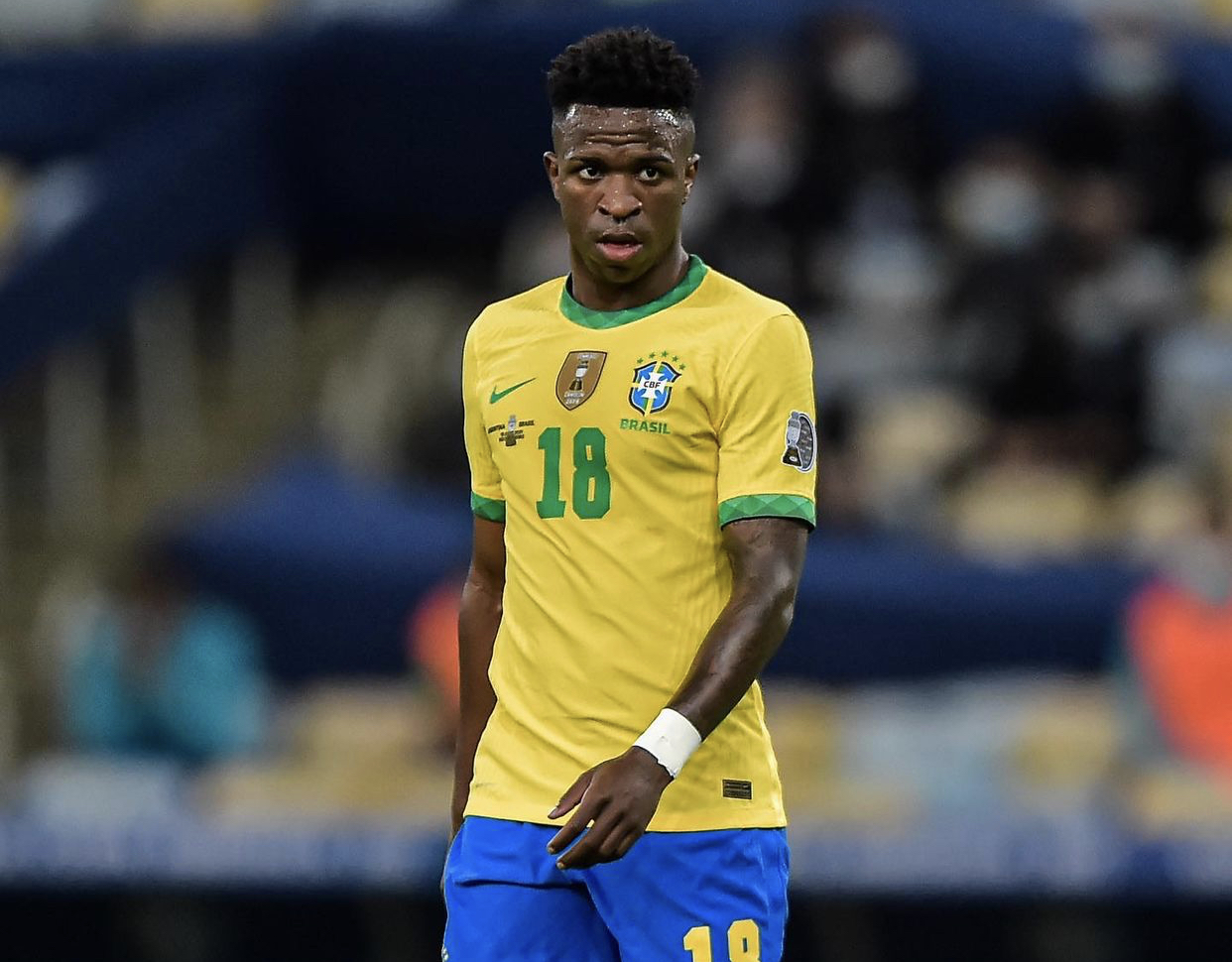 Ο Βινίσιους αντίκρισε την κούπα του Mundial και του έτρεξαν τα… σάλια! (pic)