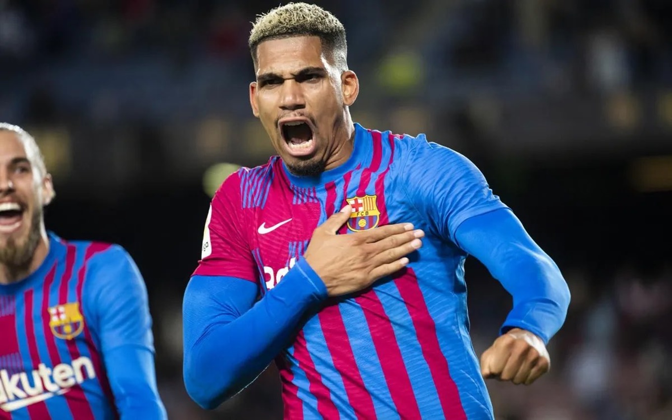 Ο Αραούχο «κατάπιε» σε μία φάση δύο σούπερ σταρ της Ρεάλ Μαδρίτης! (vid)