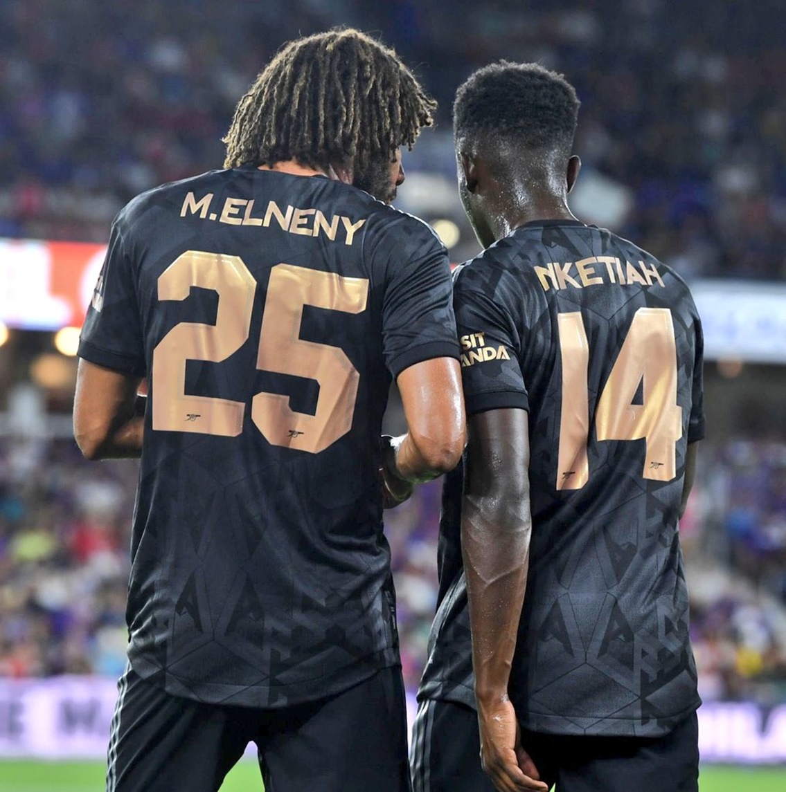 To μαύρο χρώμα της Άρσεναλ και τα κανόνια!