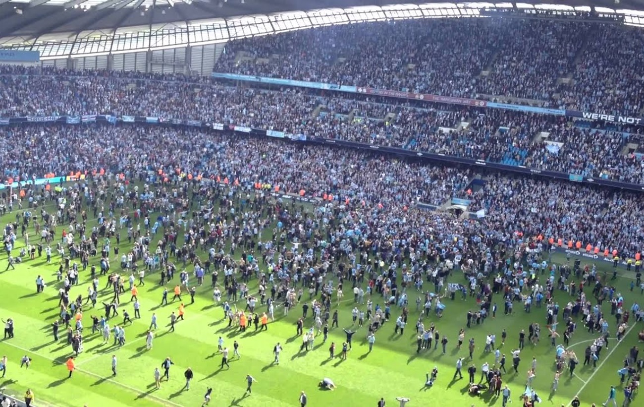 Βαριές καμπάνες από φέτος στην Αγγλία για καπνογόνα και εισβολή στο γήπεδο!