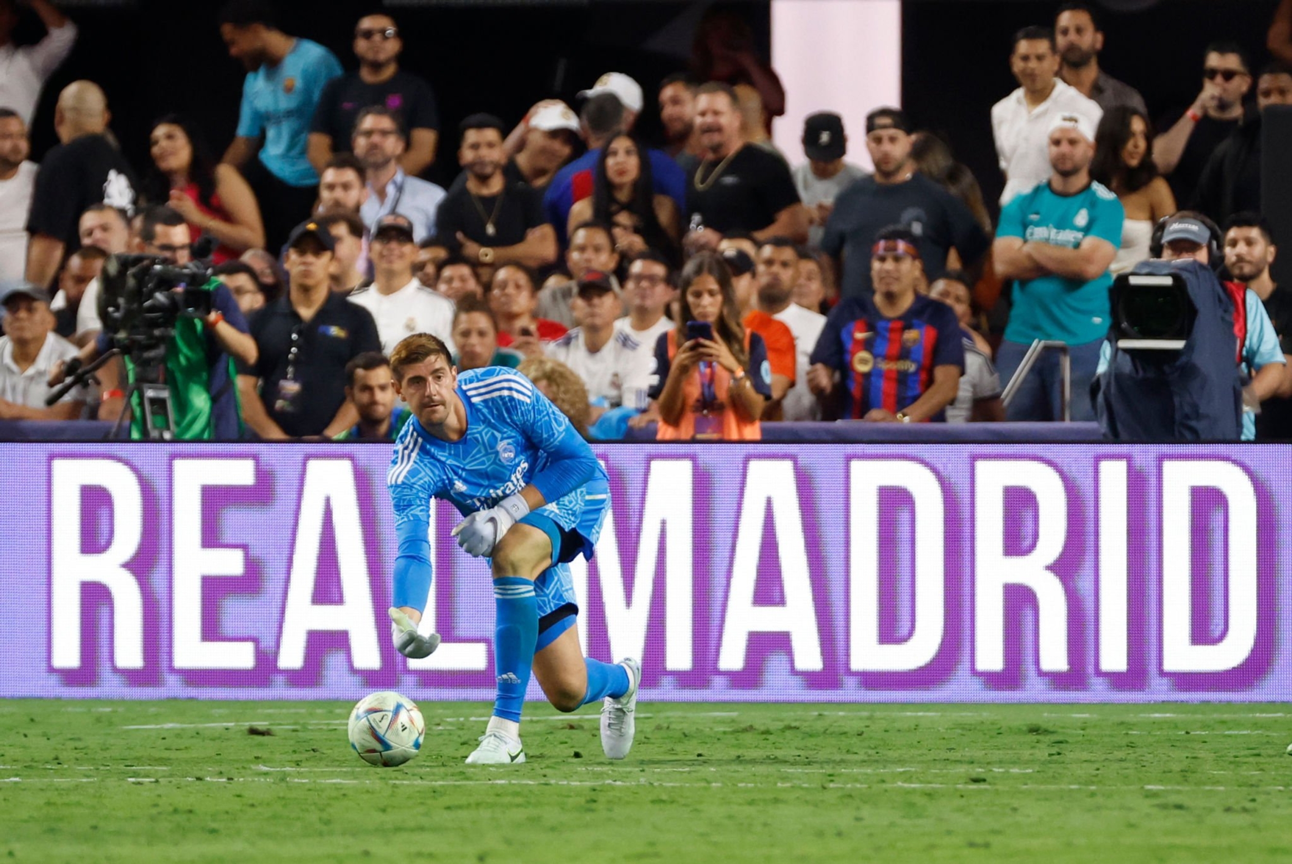 Σπόντα Κουρτουά προς… Μπαρτσελόνα: «Ποιος ασχολείται με τα φιλικά;»